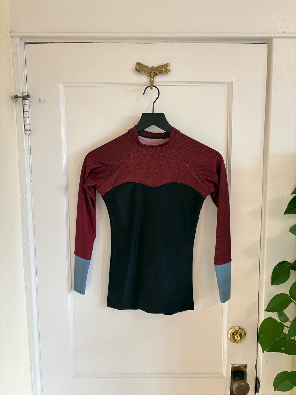Seea Hermosa Burgundy Black Colorblock Long Sleeve Rash Guard Swim Shirt Small